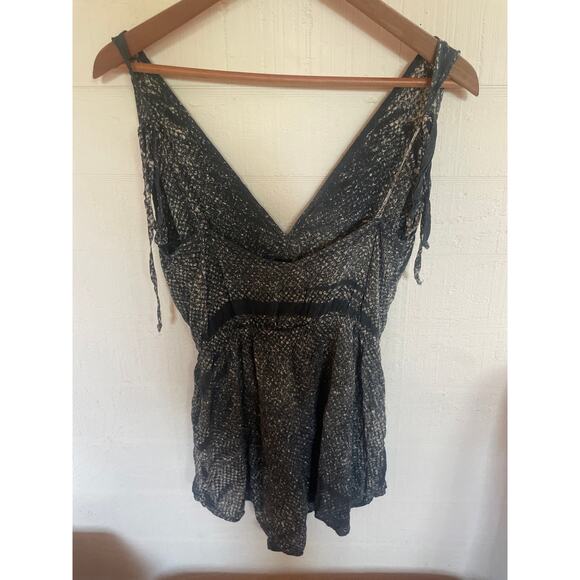 Revolve BLUE LIFE Printed Silky Romper Size XS BEACH GRUNGE COMFY CASUAL - Picture 3 of 5